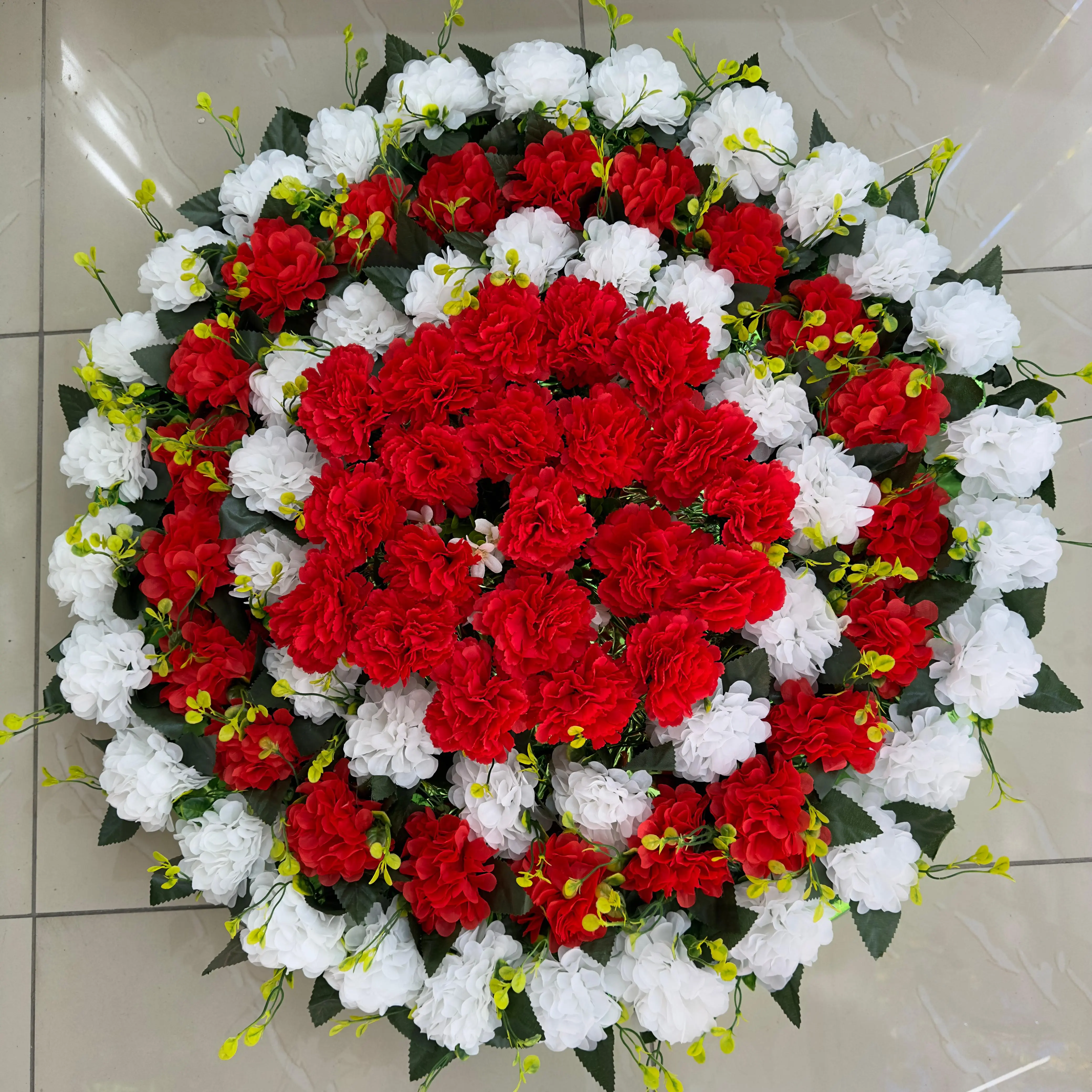 Kurorë funerale e bardhë elegante